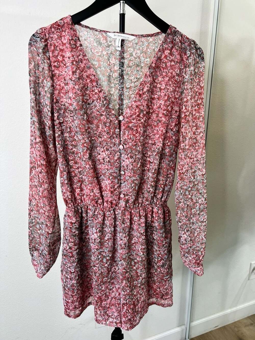 BCBGeneration Pink Floral Sweet Romantic Long Sleeve V-Neck Romper with Pockets